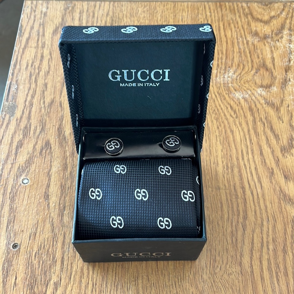 Gucci tie and cufflinks